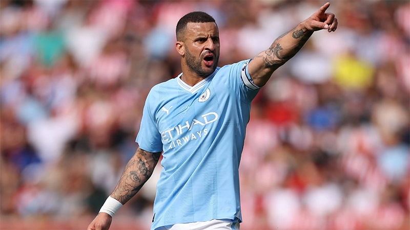 hau-ve-canh-phai-kyle-walker