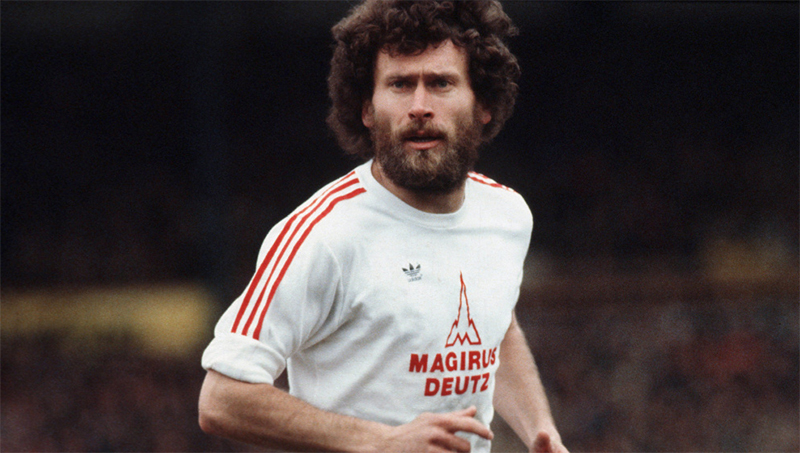 hau-ve-trai-hay-nhat-paul-breitner